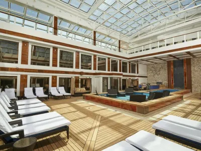 Norwegian Joy - Entertainment