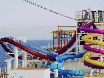 Norwegian Breakaway - Entertainment