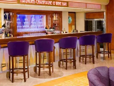 Norwegian Jade - Entertainment