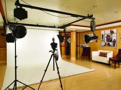 Norwegian Jewel - Entertainment