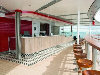 Norwegian Jewel - Entertainment