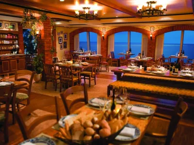 Norwegian Pearl - Dining