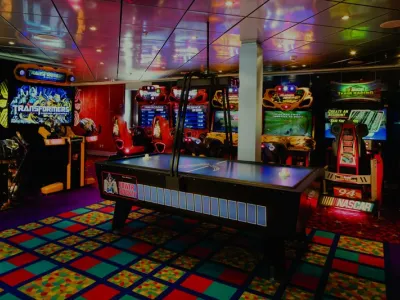 Pride of America - Entertainment