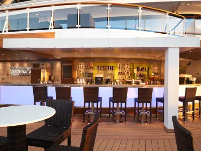 NCL_Dawn_-_Topsiders_Bar