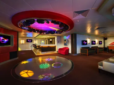 NCL_Norwegian_Gem_Entourage