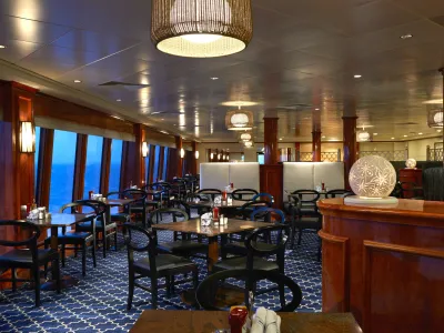 NCL_Norwegian_Gem_Garden_Cafe__