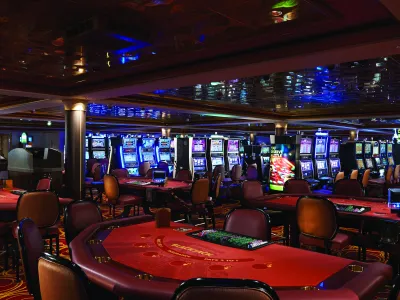 NCL_Norwegian_Pearl_Pearl_Club_Casino