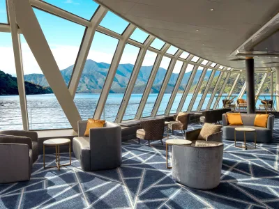 NCL__Norwegian_Spirit__Spinnaker_Lounge_1