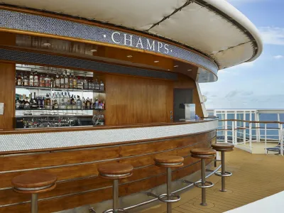 NCL__Norwegian_Sun__Champs_Bar