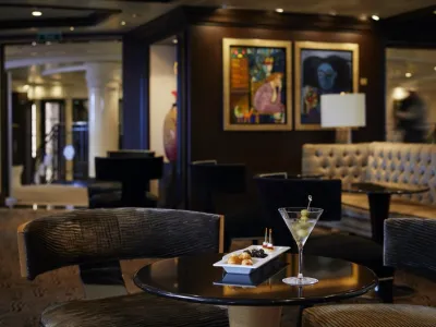 Oceania Insignia - Entertainment