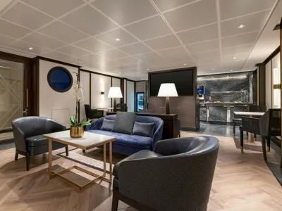 Oceania Riviera - Entertainment