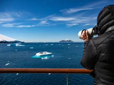 World Voyager - Entertainment