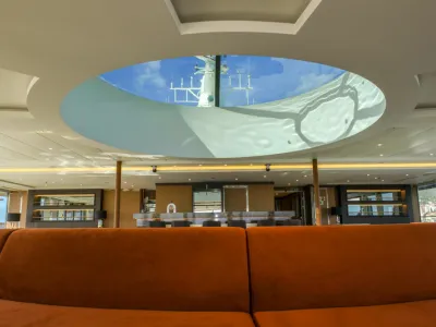 World Voyager - Entertainment