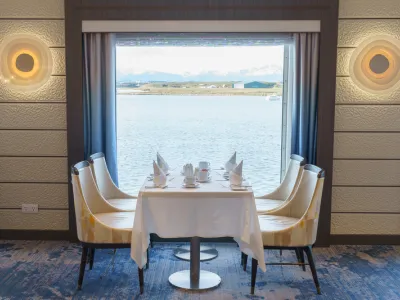 Ocean Explorer - Dining