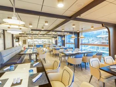 Ocean Explorer - Dining