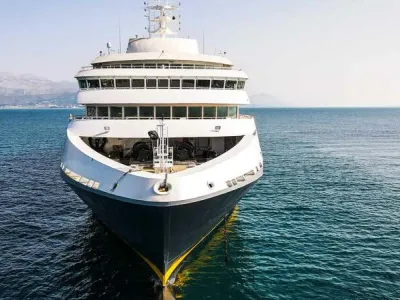 Ultramarine - Unique Features