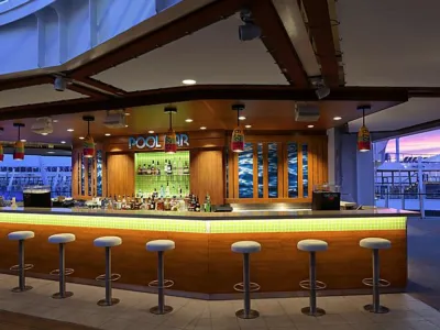 Allure of the Seas - Entertainment