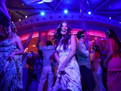 Allure of the Seas - Entertainment