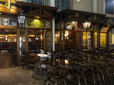 Allure of the Seas - Entertainment