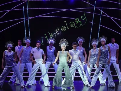 Serenade of the Seas - Entertainment