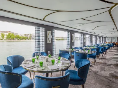 Riverside Ravel - Dining