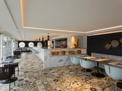 Riverside Mozart - Dining