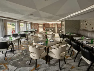 Riverside Mozart - Dining