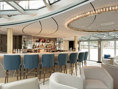 Riverside_Luxury_Cruises_Palm_Court_-_Ian_Schemper_Photography_2