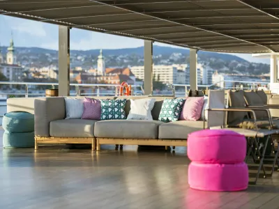 Riverside_Luxury_Cruises_Pop_Up_Bar_and_Sun_Deck_-_Ian_Schemper_Photography0