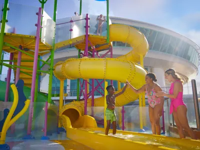 Royal_Caribbean_International__Freedom_of_the_Seas__Splashaway_Bay_4__NMorley