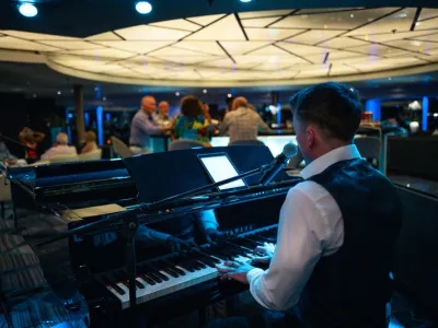 Seabourn Sojourn - Entertainment