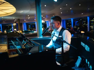 Seabourn Sojourn - Entertainment