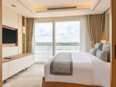 Viking_Tonle_-_Explorer_Suite_1