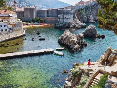 Scarlet Lady - Enrichment