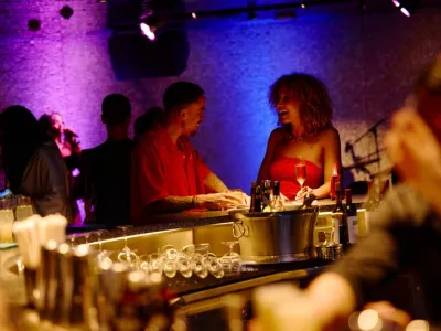 Brilliant Lady - Entertainment