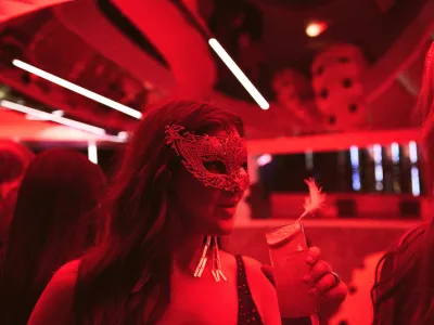 Brilliant Lady - Entertainment