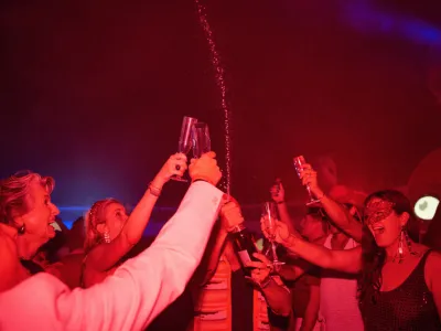 Brilliant Lady - Entertainment