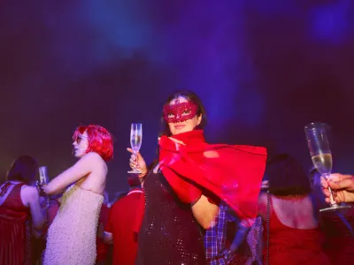 Brilliant Lady - Entertainment