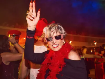 Brilliant Lady - Entertainment