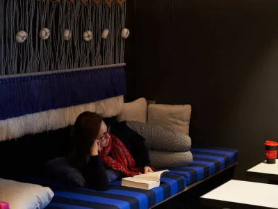 Scarlet Lady - Entertainment