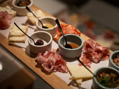 Valiant Lady - Dining