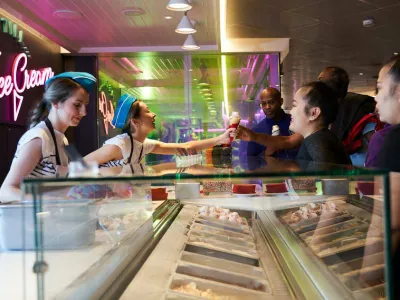 Scarlet Lady - Dining