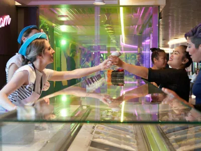 Scarlet Lady - Dining