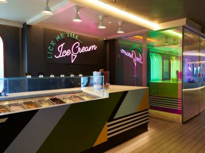 Scarlet Lady - Dining