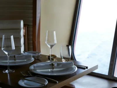 Scarlet Lady - Dining