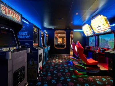 Scarlet Lady - Entertainment