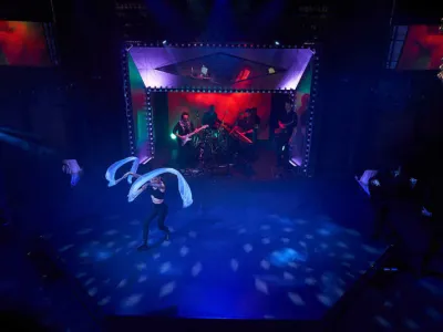 Scarlet Lady - Entertainment