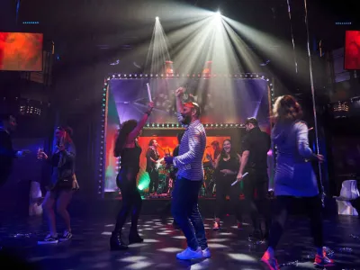 Scarlet Lady - Entertainment