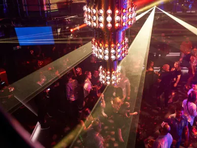 Scarlet Lady - Entertainment