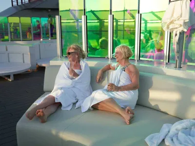 Scarlet Lady - Entertainment